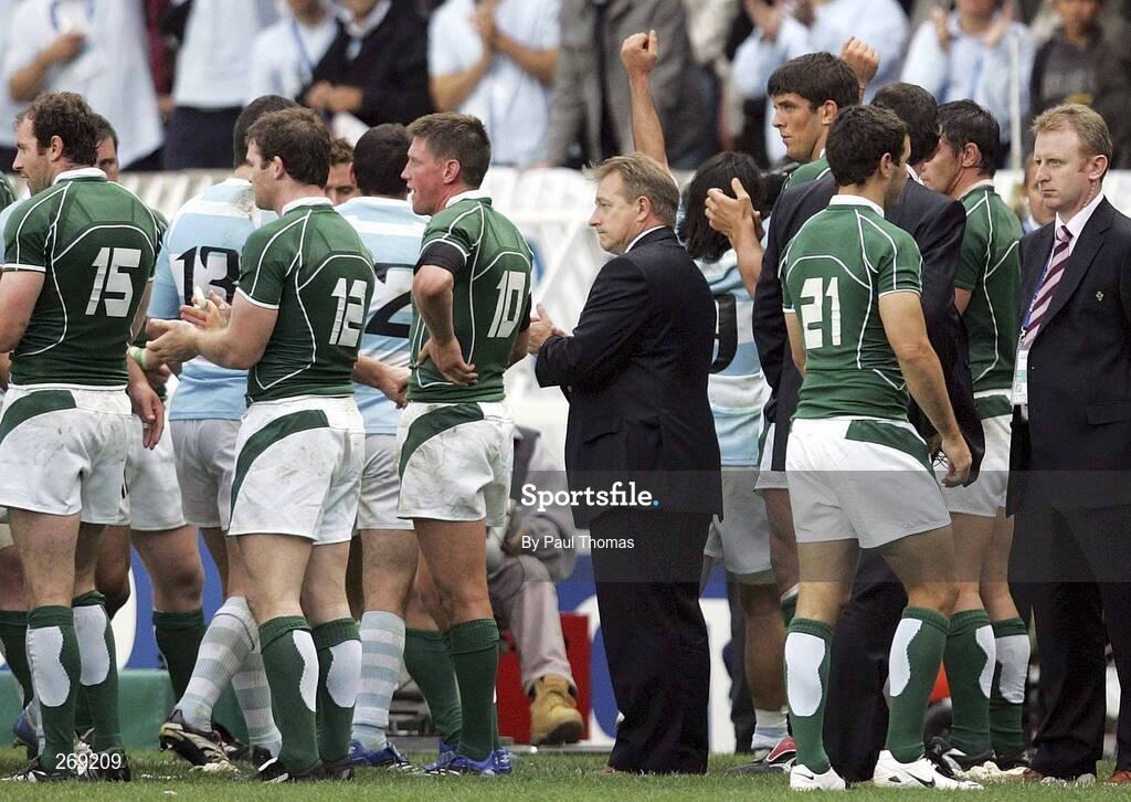 30 September 2007; 30 September 2007; Ireland Head coach Eddie O'Sullivan and his players, including Ronan O'Gara, 10, and Gordon D'Arcy, 13, applaud Argentina players as they leave the field. 2007 Rugby World Cup, Pool D, Ireland v Argentina, The Parc des Princes, Paris, France. Picture credit; Paul Thomas / SPORTSFILE . 2007 Rugby World Cup, Pool D, Ireland v Argentina, The Parc des Princes, Paris, France. Picture credit; Paul Thomas / SPORTSFILE