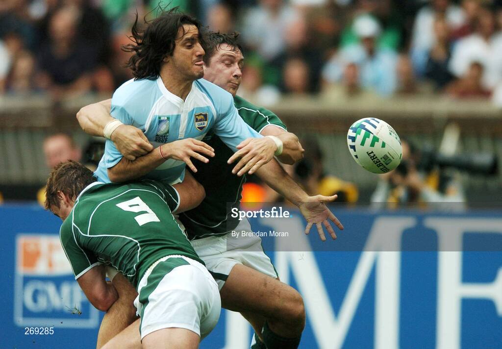 30 September 2007; Agustin Pichot, Argentina, is tackled by David Wallace and Eoin Reddan, Ireland. 2007 Rugby World Cup, Pool D, Ireland v Argentina, Parc des Princes, Paris, France. Picture credit; Brendan Moran / SPORTSFILE