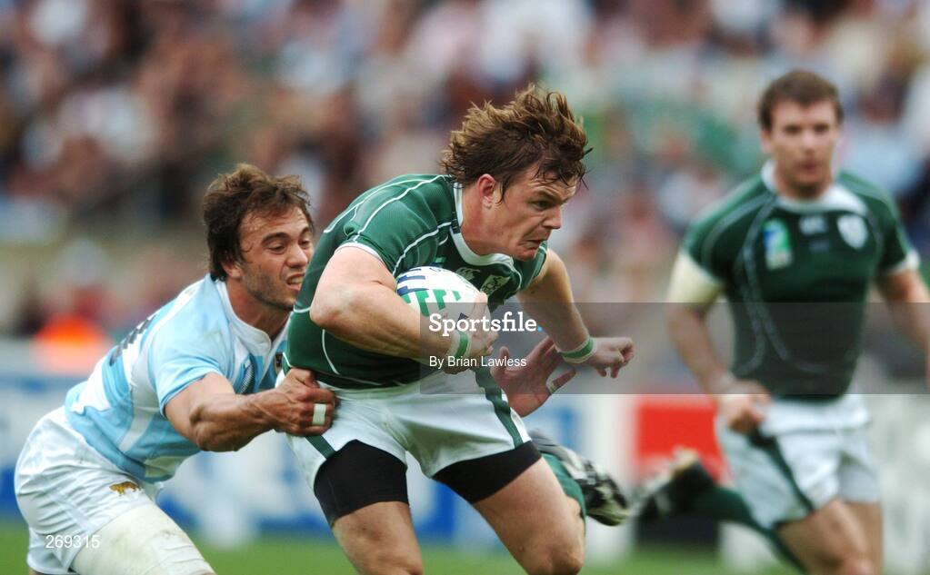 30 September 2007; Brian O'Driscoll, Ireland, is tackled by Juan Martin Hernandez, Argentina. 2007 Rugby World Cup, Pool D, Ireland v Argentina, Parc des Princes, Paris, France. Picture credit; Brian Lawless / SPORTSFILE