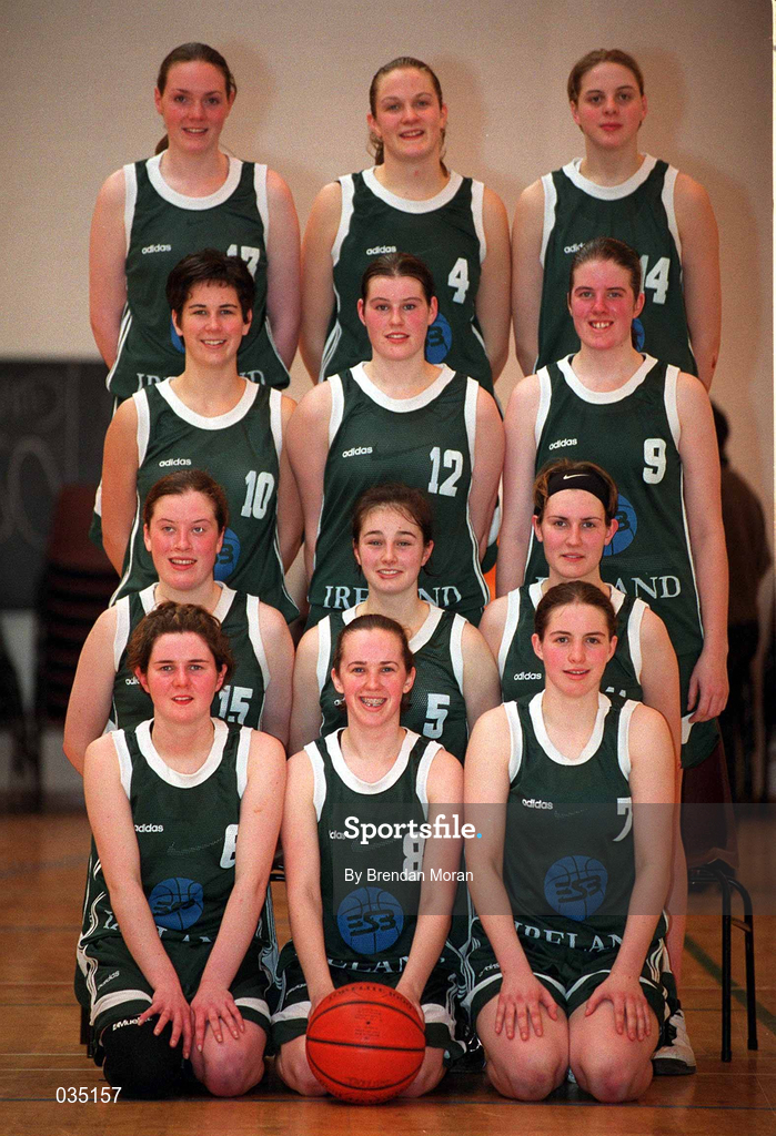 11 February 2000. The Ireland team before the Junior Women's International Friendly match between Ireland and England Skibbereen in Cork. Photo by Brendan Moran/Sportsfile