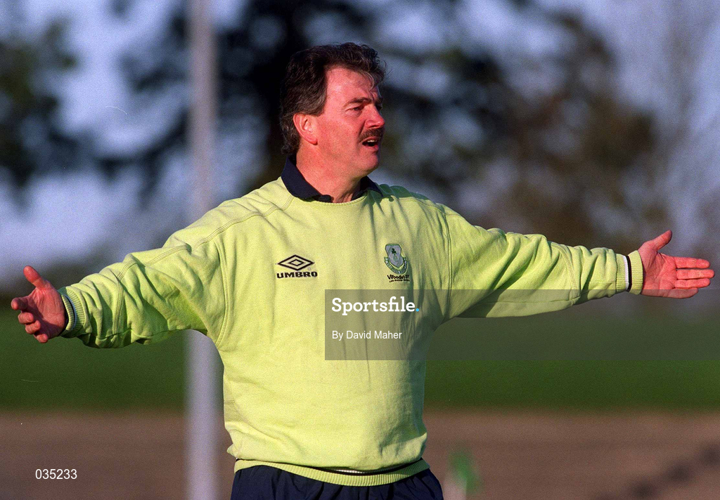 13 February 2000; Shamrock Rovers manager Damien Richardson during the Eircom League Premier Division match between Shamrock Rovers and Finn Harps at Morton Stadium in Dublin. Photo by David Maher/Sportsfile