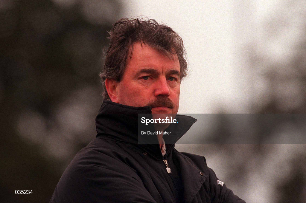 27 February 2000; Shamrock Rovers manager Damien Richardson during the Eircom League Premier Division match between Shamrock Rovers and Waterford United at Morton Stadium in Dublin. Photo by David Maher/Sportsfile