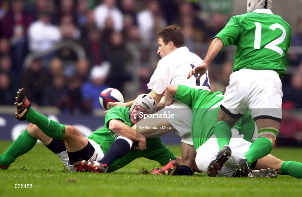 5 February 2000; Mike Catt of England is tackled by David Humphreys, left, and Kieron Dawson, right, of Ireland during the Lloyds TSB 6 Nations match between England and Ireland at Twickenham Stadium in London, England. Photo by Brendan Moran/Sportsfile