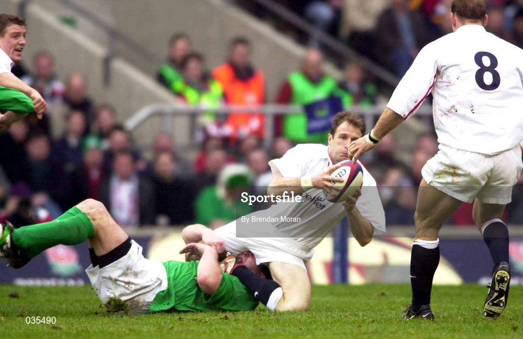 5 February 2000; Mike Catt of England is tackled by Anthony Foley of Ireland during the Lloyds TSB 6 Nations match between England and Ireland at Twickenham Stadium in London, England. Photo by Brendan Moran/Sportsfile