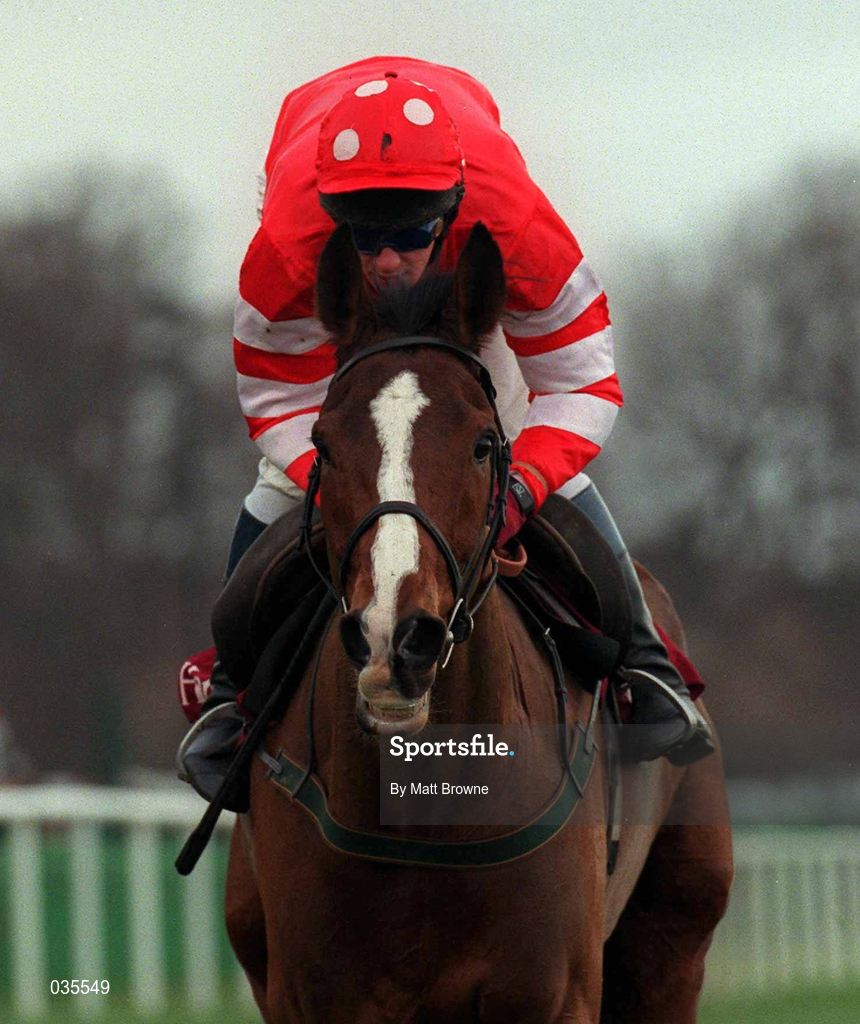 8 February 2000; Florida Pearl, with Paul Carberry up, during The Hennessy Cognac Gold Cup at Leopardstown Racecourse in Dublin. Photo by Matt Browne/Sportsfile