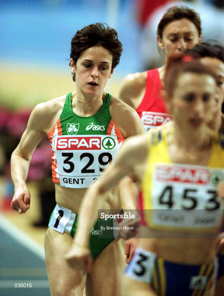 26 February 2000; Sinead Delahunty of Ireland on her way to qualifying for the Final of the Women's 1500m during the European Indoor Athletics Championships at Flanders Sports Arena in Ghent, Belguim. Photo by Brendan Moran/Sportsfile