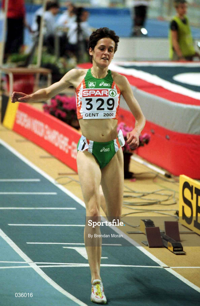 26 February 2000; Sinead Delahunty of Ireland on her way to qualifying for the Final of the Women's 1500m during the European Indoor Athletics Championships at Flanders Sports Arena in Ghent, Belguim. Photo by Brendan Moran/Sportsfile