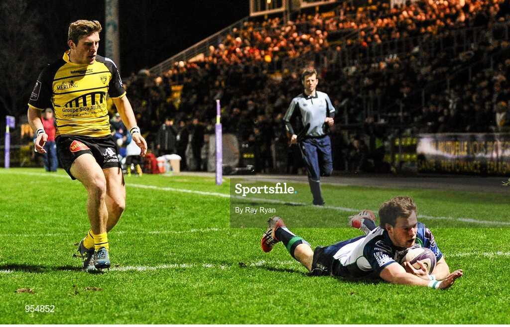 24 January 2015; Kieran Marmion, Connacht, touches down to score a try. European Rugby Champions Cup 2014/15, Pool 2, Round 6, La Rochelle v Connacht, Stade Marcel Deflandre, La Rochelle, France. Picture credit: Ray Ryan / SPORTSFILE