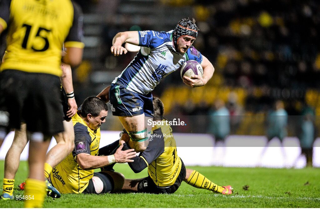 24 January 2015; Eoin McKeon, Connacht, is tackled by Hiakiro Forbes and Charles Bouldoire, La Rochelle. European Rugby Champions Cup 2014/15, Pool 2, Round 6, La Rochelle v Connacht, Stade Marcel Deflandre, La Rochelle, France. Picture credit: Ray Ryan / SPORTSFILE