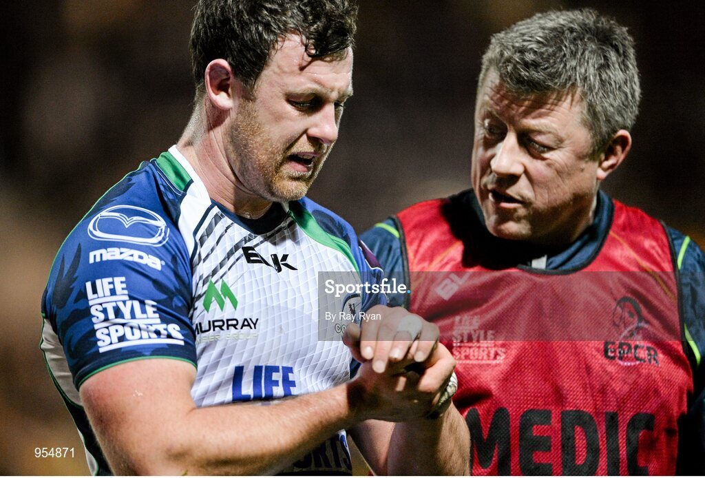 24 January 2015; Willie Faloon, Connacht, is taken off injured against La Rochelle. European Rugby Champions Cup 2014/15, Pool 2, Round 6, La Rochelle v Connacht, Stade Marcel Deflandre, La Rochelle, France. Picture credit: Ray Ryan / SPORTSFILE