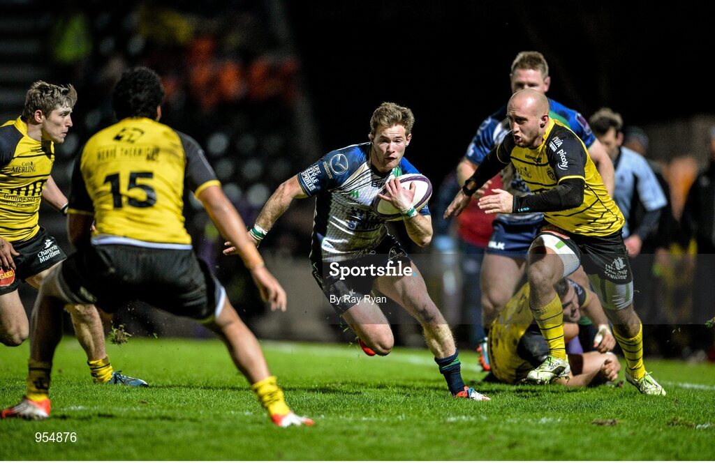 24 January 2015; Kieran Marmion, Connacht, breaks away fromArthur Cestaro, La Rochelle. European Rugby Champions Cup 2014/15, Pool 2, Round 6, La Rochelle v Connacht, Stade Marcel Deflandre, La Rochelle, France. Picture credit: Ray Ryan / SPORTSFILE