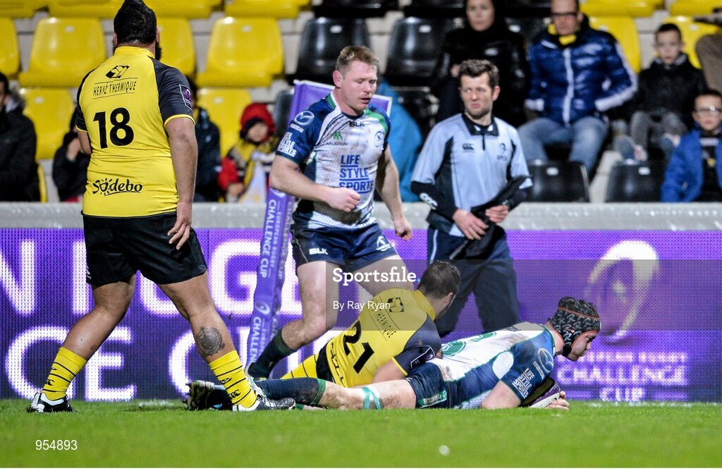 24 January 2015; Eoin McKeon, Connacht, scores his side's second try against, La Rochelle. European Rugby Champions Cup 2014/15, Pool 2, Round 6, La Rochelle v Connacht, Stade Marcel Deflandre, La Rochelle, France. Picture credit: Ray Ryan / SPORTSFILE