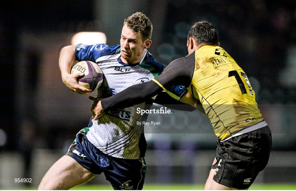 24 January 2015; Matt Healy, Connacht, is tackled by Lekso Kaulashvili, La Rochelle. European Rugby Champions Cup 2014/15, Pool 2, Round 6, La Rochelle v Connacht, Stade Marcel Deflandre, La Rochelle, France. Picture credit: Ray Ryan / SPORTSFILE