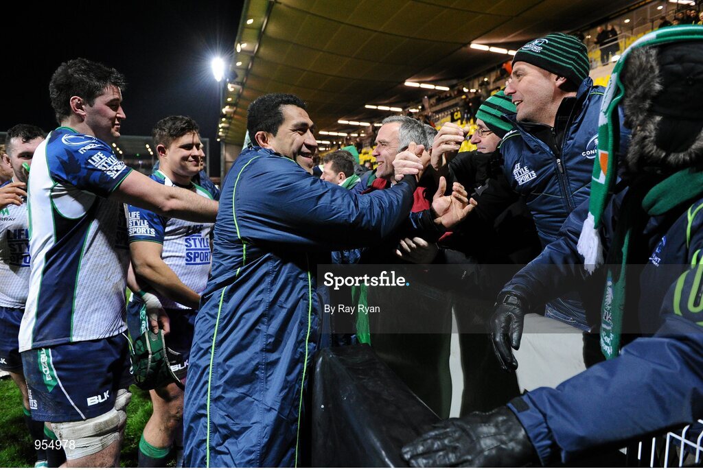 24 January 2015; Connacht players applaud their supporters after the game. European Rugby Champions Cup 2014/15, Pool 2, Round 6, La Rochelle v Connacht, Stade Marcel Deflandre, La Rochelle, France. Picture credit: Ray Ryan / SPORTSFILE