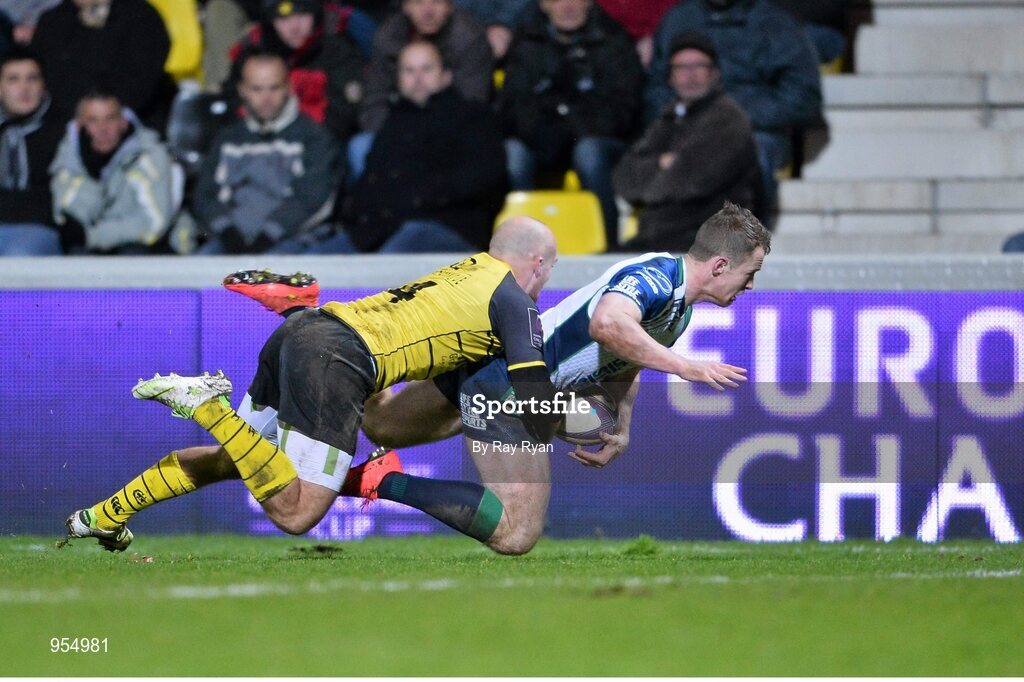 24 January 2015; Matt Healy, Connacht, scores his side's fourth try despite the tackle of Arthur Cestaro, La Rochelle. European Rugby Champions Cup 2014/15, Pool 2, Round 6, La Rochelle v Connacht, Stade Marcel Deflandre, La Rochelle, France. Picture credit: Ray Ryan / SPORTSFILE