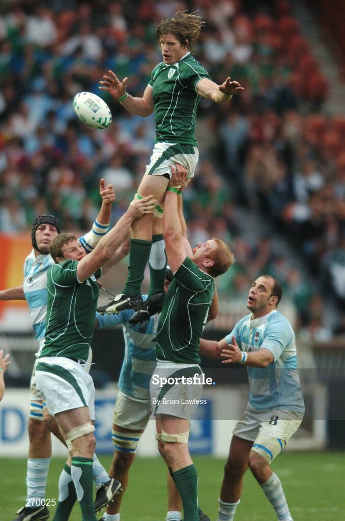 30 September 2007; Ireland's Simon Easterby in action against Argentina. 2007 Rugby World Cup, Pool D, Ireland v Argentina, Parc des Princes, Paris, France. Picture credit; Brian Lawless / SPORTSFILE