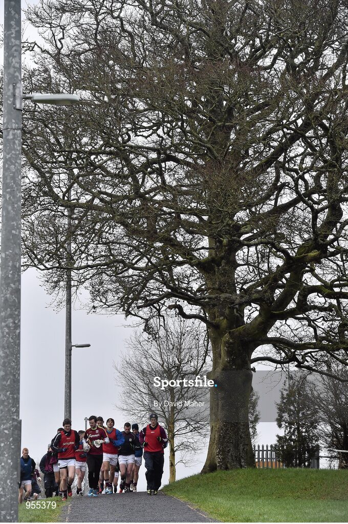 25 January 2015; Galway players jog back to the dressing rooms after their warm up. FBD Connacht League Final, Roscommon v Galway, Kiltoom, Co. Roscommon. Picture credit: David Maher / SPORTSFILE