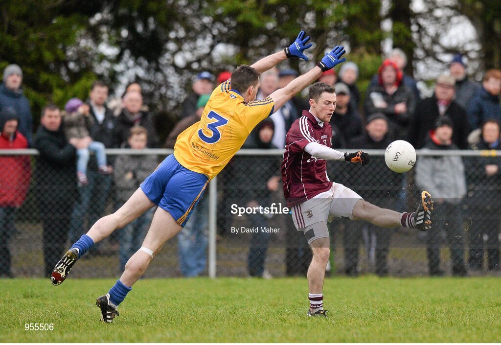 25 January 2015; Danny Cummins, Galway, in action against Niall Carty, Roscommon. FBD Connacht League Final, Roscommon v Galway, Kiltoom, Co. Roscommon. Picture credit: David Maher / SPORTSFILE
