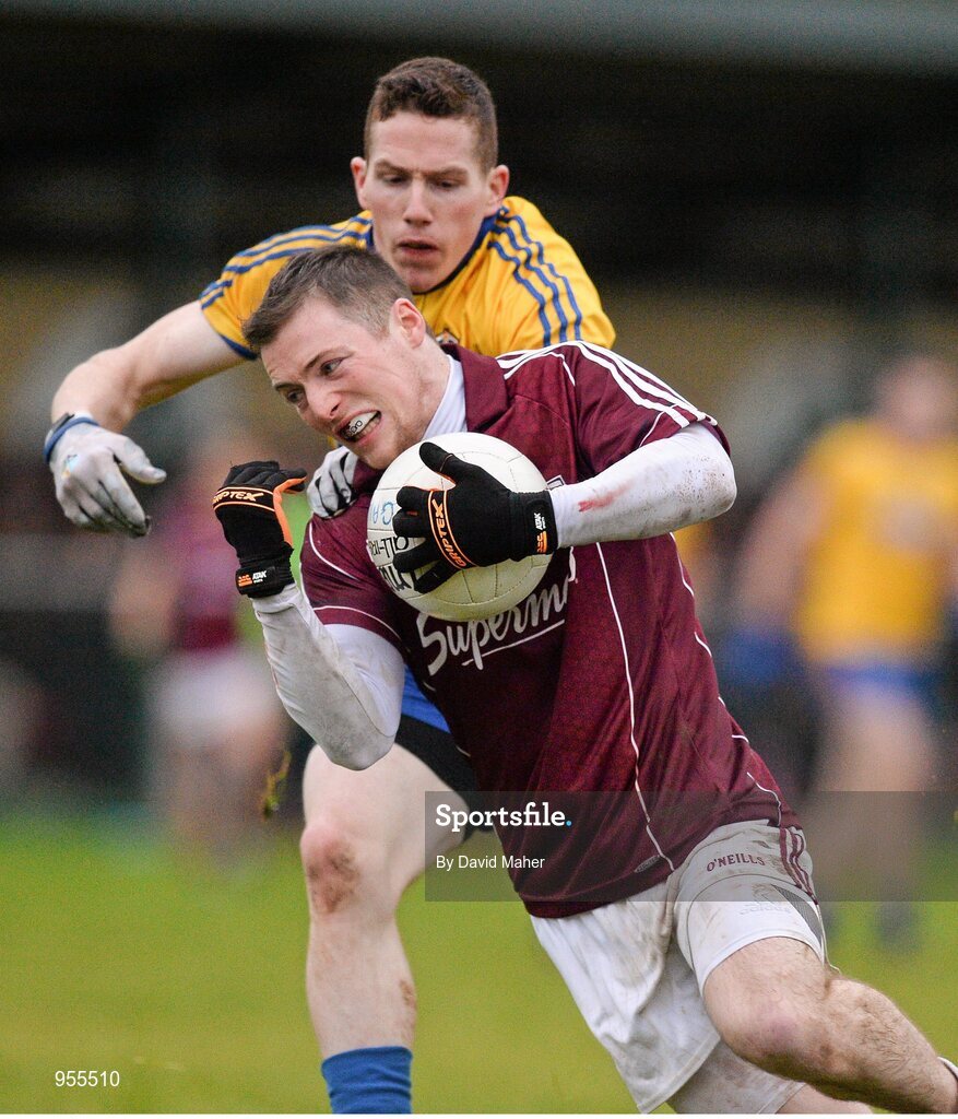 25 January 2015; Danny Cummins, Galway, in action against Sean McDermott, Roscommon. FBD Connacht League Final, Roscommon v Galway, Kiltoom, Co. Roscommon. Picture credit: David Maher / SPORTSFILE
