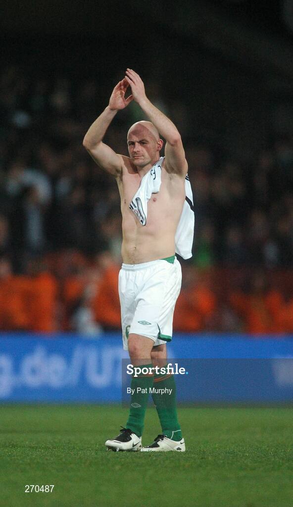 13 October 2007; Lee Carsley, Republic of Ireland, salutes the crowd after the game. 2008 European Championship Qualifier, Republic of Ireland v Germany, Croke Park, Dublin. Picture credit; Pat Murphy / SPORTSFILE