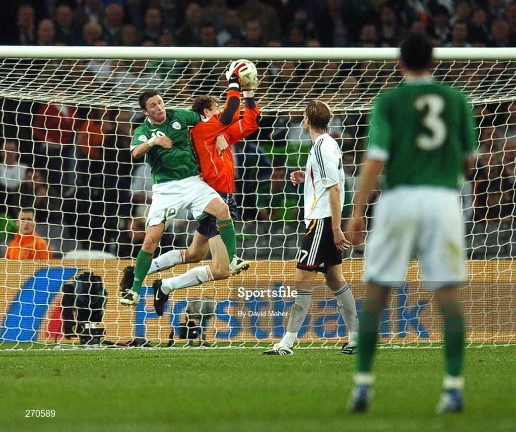 13 October 2007; Robbie Keane, Republic of Ireland, in action against Jens Lehmann, Germany. 2008 European Championship Qualifier, Republic of Ireland v Germany, Croke Park, Dublin. Picture credit; David Maher / SPORTSFILE