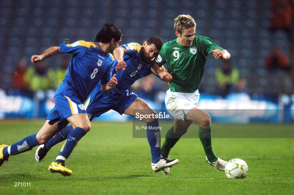 17 October 2007; Kevin Doyle, Republic of Ireland, in action against Stelios Okkarides and Marios Ilia, left, Cyprus. 2008 European Championship Qualifier, Republic of Ireland v Cyprus, Croke Park, Dublin. Picture credit; Pat Murphy / SPORTSFILE