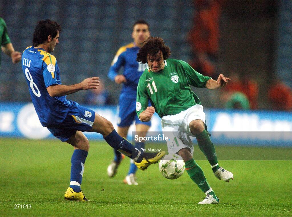 17 October 2007; Stephen Hunt, Republic of Ireland, in action against Marios Ilia, Cyprus. 2008 European Championship Qualifier, Republic of Ireland v Cyprus, Croke Park, Dublin. Picture credit; Pat Murphy / SPORTSFILE