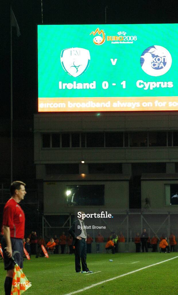 17 October 2007; Republic of Ireland manager Steve Staunton after Cyprus went a goal up. 2008 European Championship Qualifier, Republic of Ireland v Cyprus, Croke Park, Dublin. Picture credit; Matt Browne / SPORTSFILE