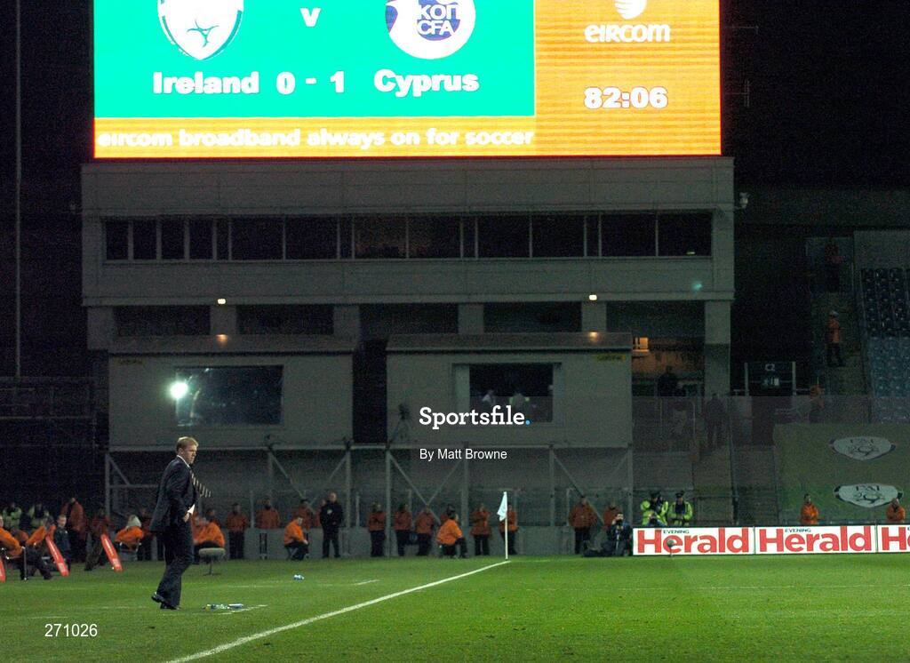 17 October 2007; Republic of Ireland manager Steve Staunton after Cyprus went a goal up. 2008 European Championship Qualifier, Republic of Ireland v Cyprus, Croke Park, Dublin. Picture credit; Matt Browne / SPORTSFILE