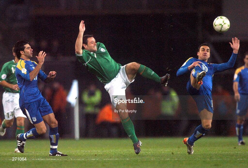 17 October 2007; Andy Reid, Republic of Ireland, in action against Constantinos Charalambides, right, and Marinos Satsias, Cyprus. 2008 European Championship Qualifier, Republic of Ireland v Cyprus, Croke Park, Dublin. Picture credit; Pat Murphy / SPORTSFILE
