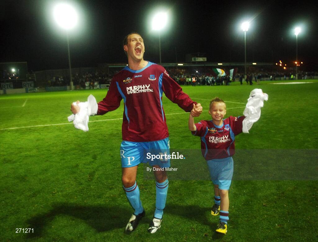 19 October 2007; Drogheda United winning goalscorer Guy Bates celebrates at the end of the game with his son John. eircom League of Ireland Premier Division, Drogheda United v Cork City, United Park, Drogheda. Picture credit; David Maher / SPORTSFILE