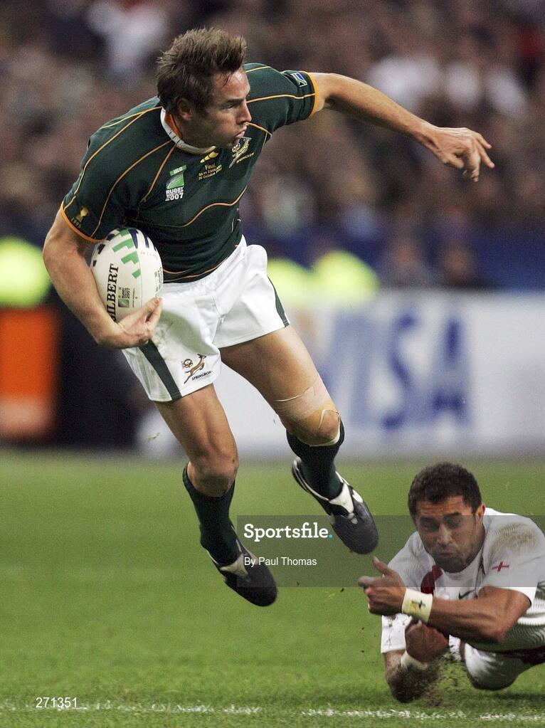 20 October 2007; Butch James, South Africa, is tackled by Jason Robinson, England, Rugby World Cup Final, South Africa v England,Stade de France, Paris. Picture credit; Paul Thomas / SPORTSFILE