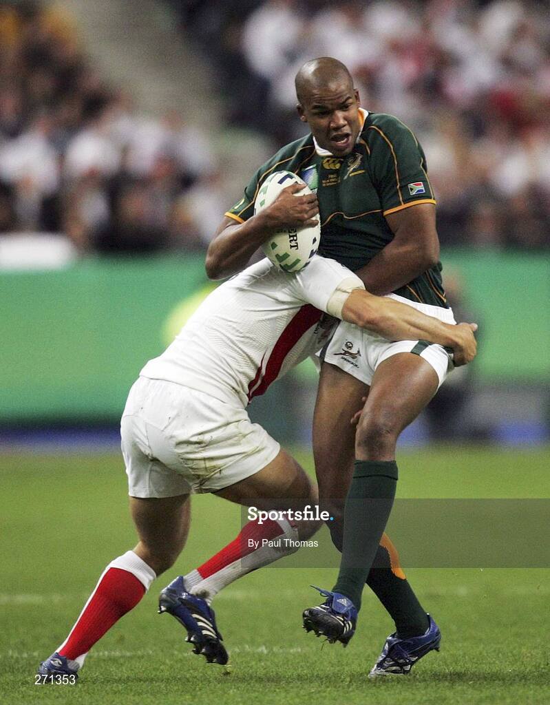 20 October 2007; JP Pietersen, South Africa, is tackled by Jonny Wilkinson, England, Rugby World Cup Final, South Africa v England,Stade de France, Paris. Picture credit; Paul Thomas / SPORTSFILE