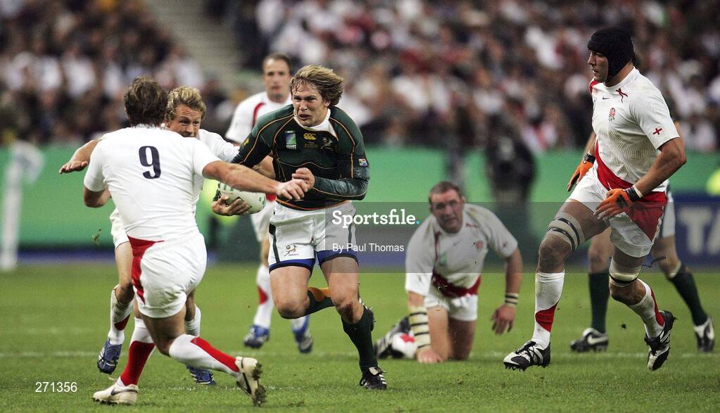 20 October 2007; Francois Steyn, South Africa, attacks through the England defence. Rugby World Cup Final, South Africa v England,Stade de France, Paris. Picture credit; Paul Thomas / SPORTSFILE