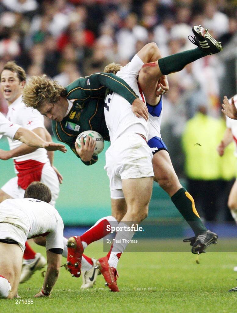 20 October 2007; Francois Steyn, South Africa, is tackled by Mathew Tait, England. Rugby World Cup Final, South Africa v England,Stade de France, Paris. Picture credit; Paul Thomas / SPORTSFILE