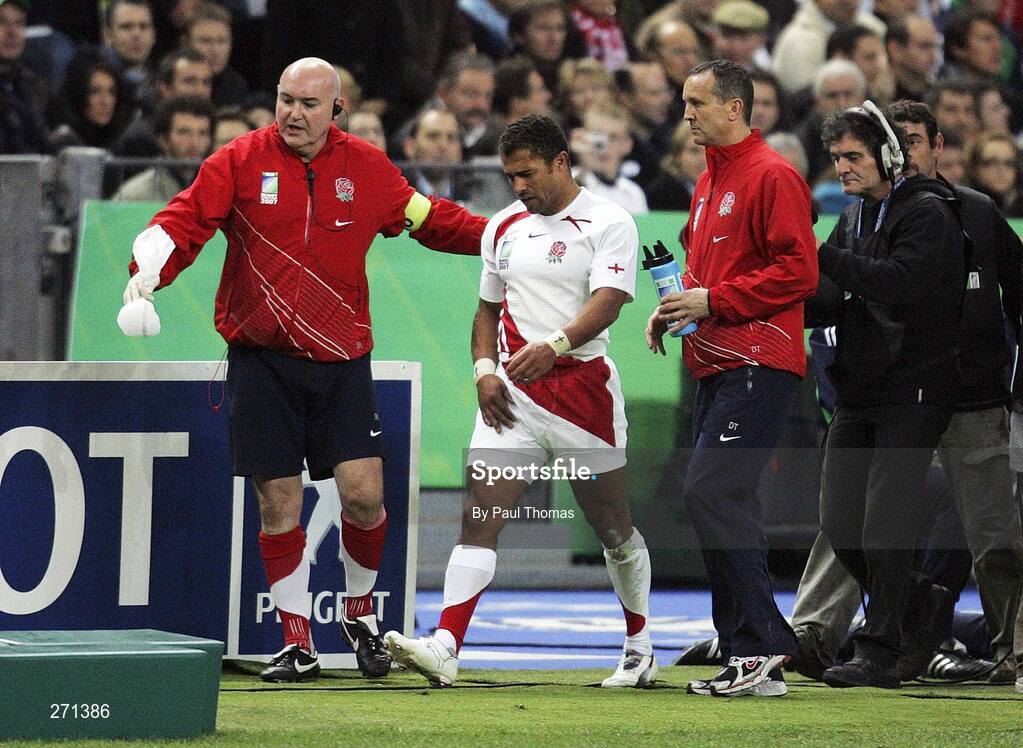 20 October 2007; England's Jason Robinson hobbles off of the pitch. Rugby World Cup Final, South Africa v England,Stade de France, Paris. Picture credit; Paul Thomas / SPORTSFILE
