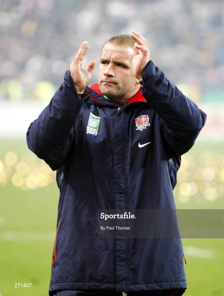 20 October 2007; England Phil Vickery applaud the crowd after the game. Rugby World Cup Final, South Africa v England,Stade de France, Paris. Picture credit; Paul Thomas / SPORTSFILE