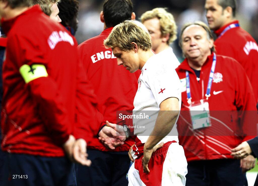 20 October 2007; England's Jonny Wilkinson shows his dejection. Rugby World Cup Final, South Africa v England,Stade de France, Paris. Picture credit; Richard Lane / SPORTSFILE