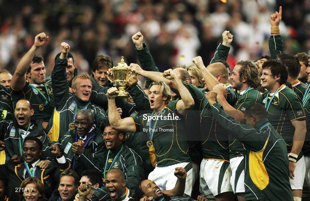 20 October 2007; South Africa squad celebrate with the trophy. Rugby World Cup Final, South Africa v England,Stade de France, Paris. Picture credit; Paul Thomas / SPORTSFILE