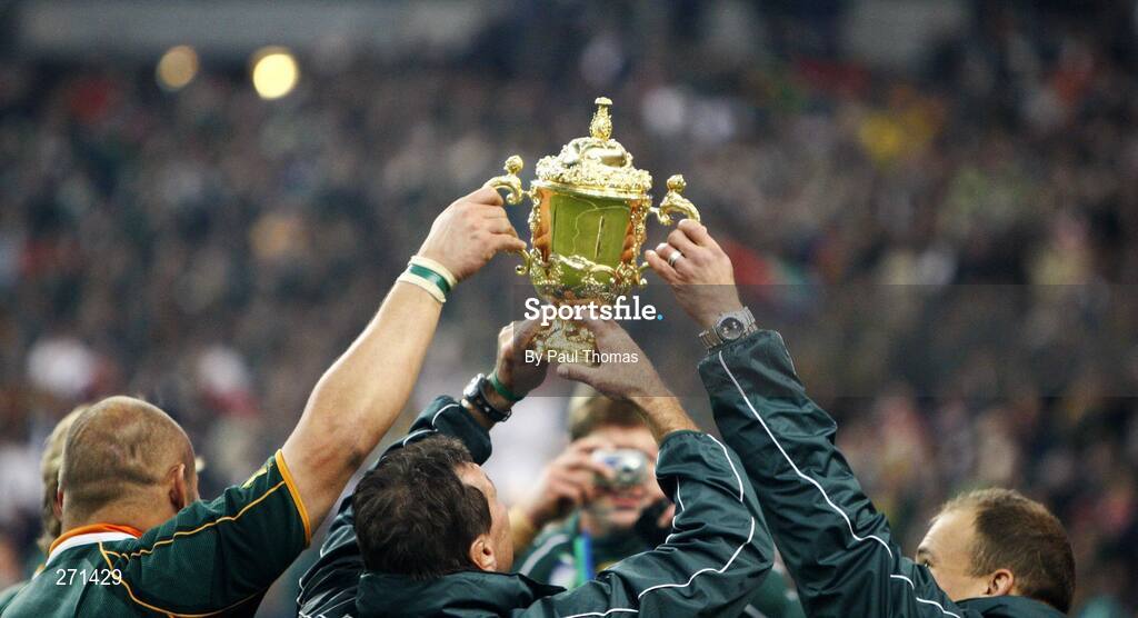 20 October 2007; South Africa players celebrate with the trophy. Rugby World Cup Final, South Africa v England,Stade de France, Paris. Picture credit; Paul Thomas / SPORTSFILE