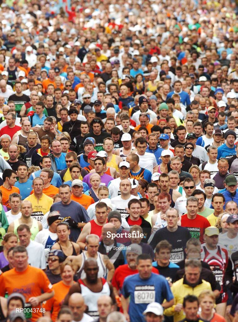 29 October 2007; Competitors during the start of the adidas Dublin City Marathon 2007, Merrion Square, Dublin. Photo by Sportsfile