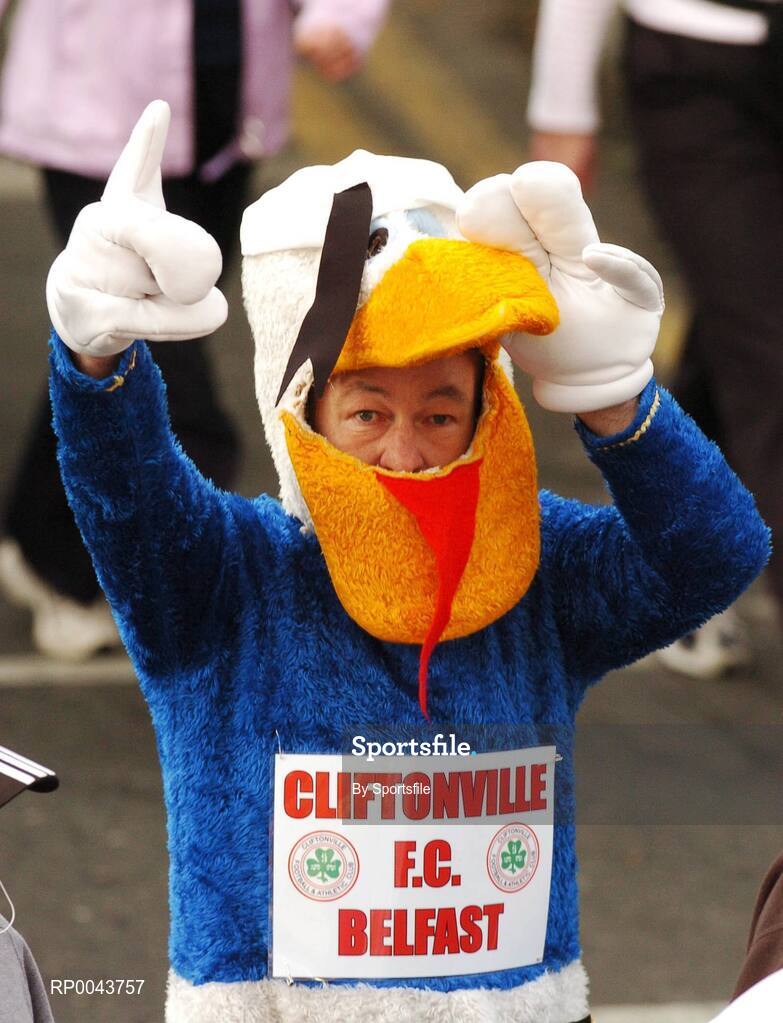 29 October 2007; Kenny Murdock from Lisburn in action during the adidas Dublin City Marathon 2007, Merrion Square, Dublin. Photo by Sportsfile  *** Local Caption ***
