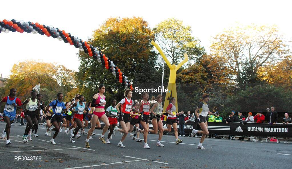 29 October 2007; The women's elite start off in the adidas Dublin City Marathon 2007, Merrion Square, Dublin. Photo by Sportsfile  *** Local Caption ***