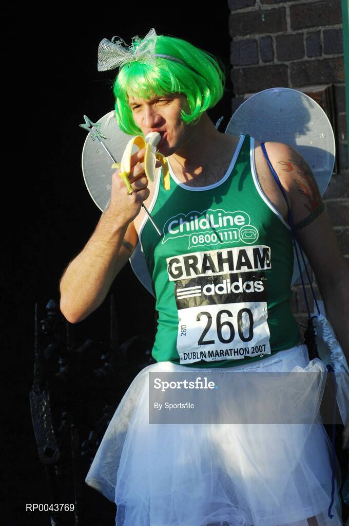29 October 2007; Graham Allchurch from Norwich gets in some food prior to the start of the adidas Dublin City Marathon 2007, Merrion Square, Dublin. Photo by Sportsfile  *** Local Caption ***