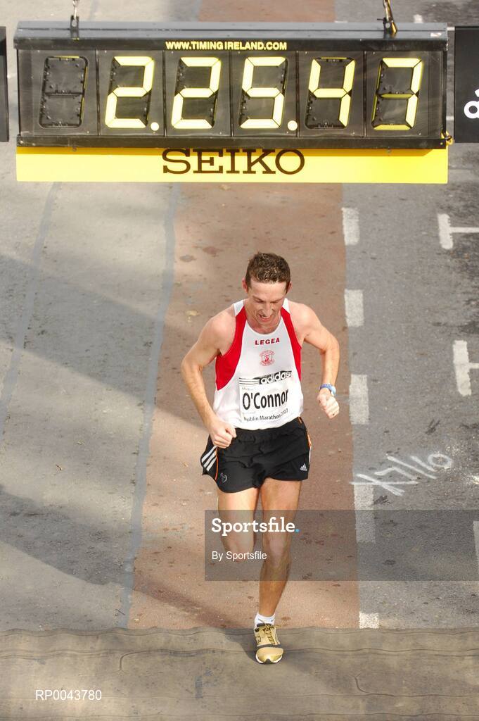 29 October 2007; 1st place men's Irish finisher Michael O'Connor from Galway City Harriers crosses the line in the adidas Dublin City Marathon 2007, Merrion Square, Dublin. Photo by Sportsfile  *** Local Caption ***