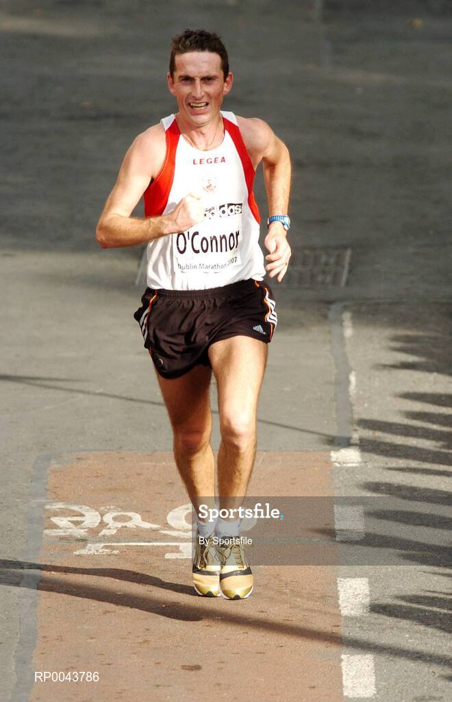 29 October 2007; 1st place men's Irish finisher Michael O'Connor from Galway City Harriers runs towards the finishing line in the adidas Dublin City Marathon 2007, Merrion Square, Dublin. Photo by Sportsfile  *** Local Caption ***