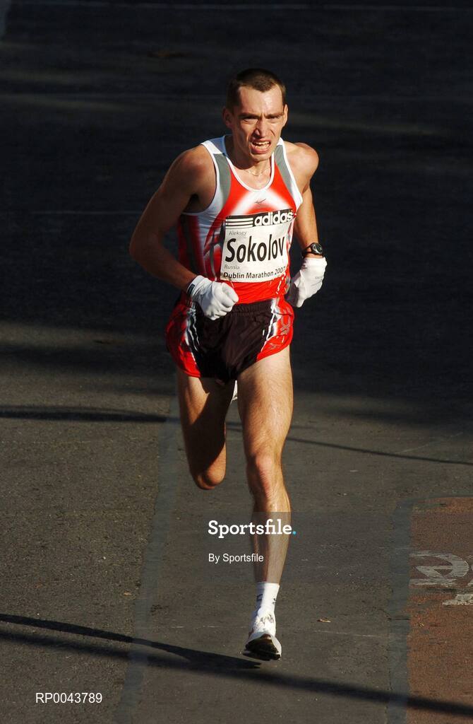 29 October 2007; Men's winner Aleksey Sokolov from Russia runs towards the line in the adidas Dublin City Marathon 2007, Merrion Square, Dublin. Photo by Sportsfile  *** Local Caption ***