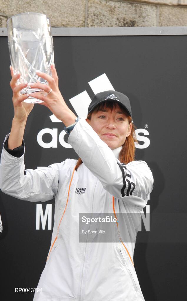 29 October 2007; Alina Ivanova from Russia with the women's 1st place prize. adidas Dublin City Marathon 2007, Merrion Square, Dublin. Photo by Sportsfile  *** Local Caption ***