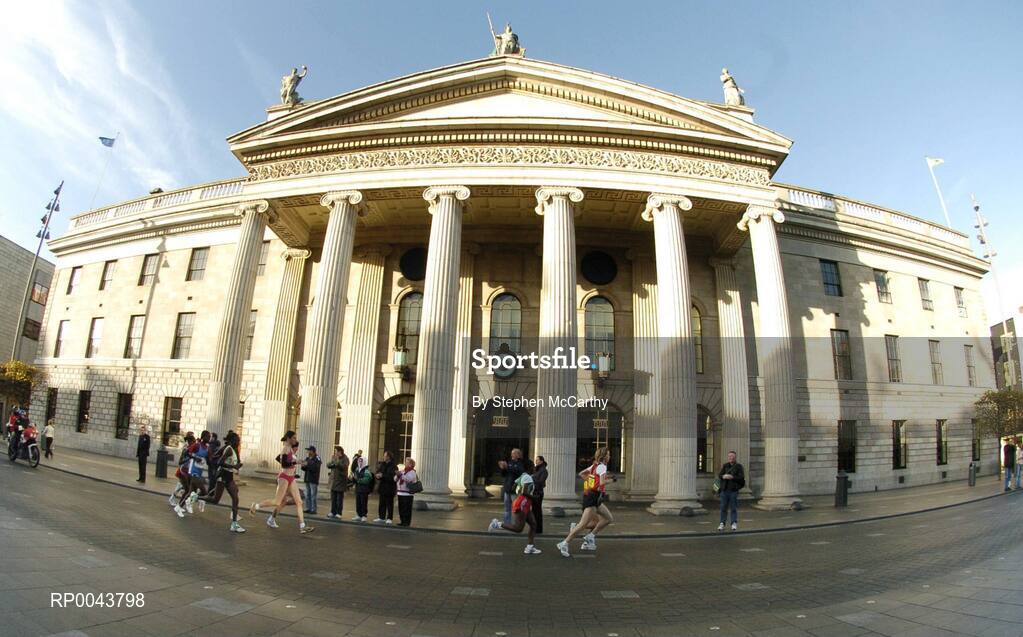 29 October 2007; The leaders in the women's elite race pass the General Post Office, on O'Connell Street, during the adidas Dublin City Marathon 2007, Merrion Square, Dublin. Picture credit: Stephen McCarthy / SPORTSFILE
