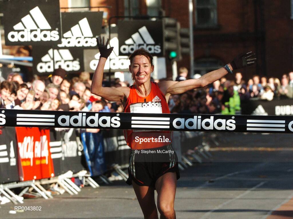 29 October 2007; Winner of the women's race Alina Ivanova, from Russia, celebrates as she crosses the the line during the adidas Dublin City Marathon 2007, Merrion Square, Dublin. Picture credit: Stephen McCarthy / SPORTSFILE